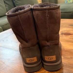 UGG  Short Suede Boots - Brown